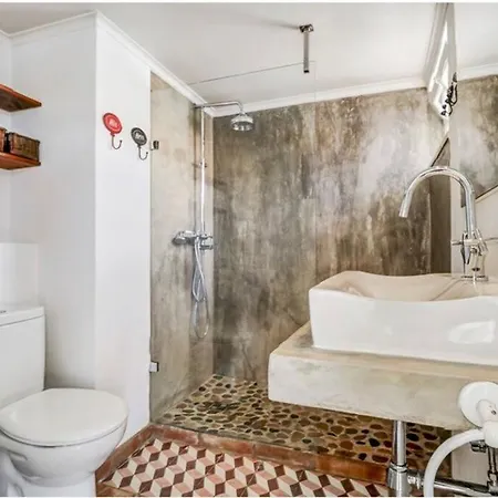 Unique Townhouse, Close To The